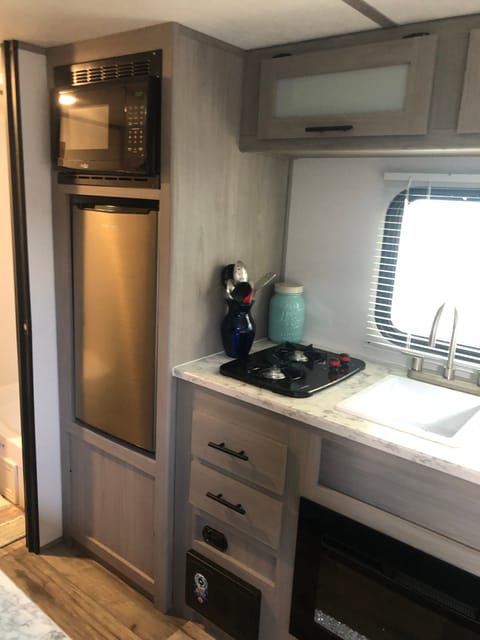 2024 Coleman Lantern 17R Travel Trailer Towable trailer in Vista