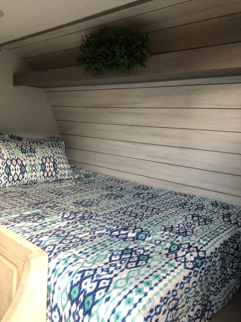 2024 Coleman Lantern 17R Travel Trailer Towable trailer in Vista