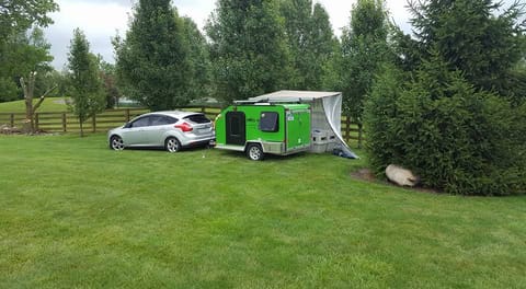 Lightweight Green Car-Go Lite Camper – Ready for Adventure! Towable trailer in Shively