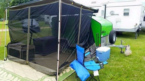 Lightweight Green Car-Go Lite Camper – Ready for Adventure! Towable trailer in Shively
