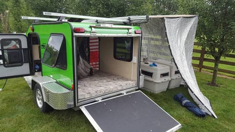 Lightweight Green Car-Go Lite Camper – Ready for Adventure! Towable trailer in Shively