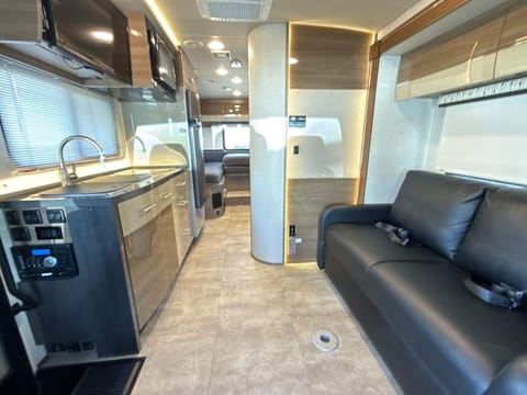 Mercedes-Benz Navion 24v w/starlink Sleeps 6 Drivable vehicle in Fountain Valley