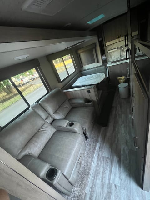 leo Towable trailer in Vancouver