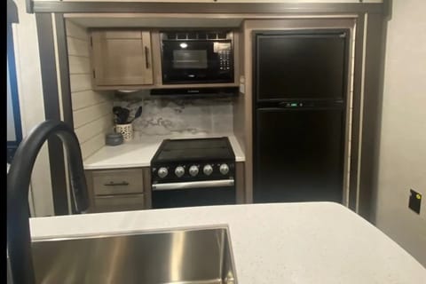 Emilia's Winter Zen Trailer Towable trailer in Surrey