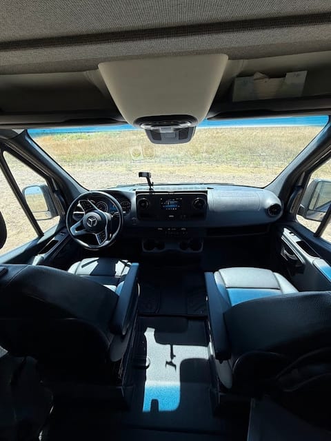 Mira: The all-season, family-friendly 4x4 TOURIG Sprinter Van! Campervan in Arvada