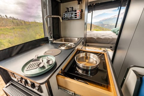 ROMR01 - 2025 Winnebago Revel 4x4 Adventure Van Drivable vehicle in Edgewater