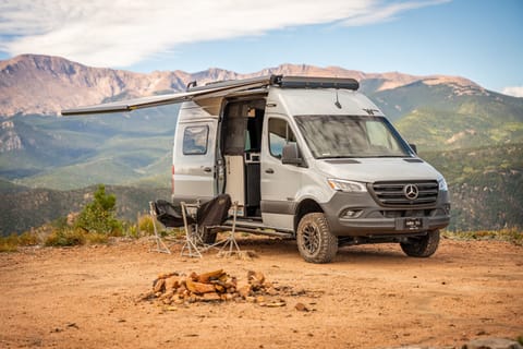 ROMR01 - 2025 Winnebago Revel 4x4 Adventure Van Drivable vehicle in Edgewater