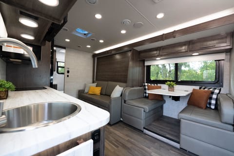 Brand New 2025 Entegra Qwest SE 24R Drivable vehicle in Elk Grove