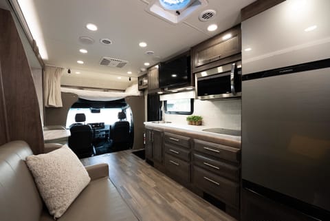 Brand New 2025 Entegra Qwest SE 24R Drivable vehicle in Elk Grove