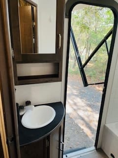 2021 Keystone Passport “Family Adventure Lodge” Towable trailer in Lago Vista