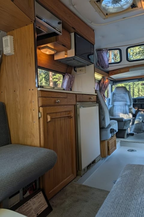 Big Sur Beluga - Retro Roadtrek Dream [Halloween Decorated until Nov 1] Drivable vehicle in Oakland