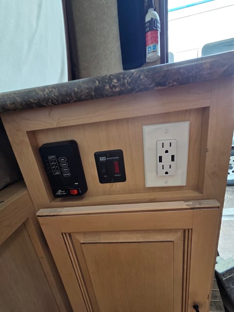 Easy Tow 2011 Rockwood Roo Hybrid – 3 Pop-Out Beds, Full Bath & A/C Towable trailer in Arvada