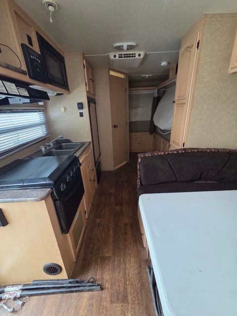 Easy Tow 2011 Rockwood Roo Hybrid – 3 Pop-Out Beds, Full Bath & A/C Towable trailer in Arvada