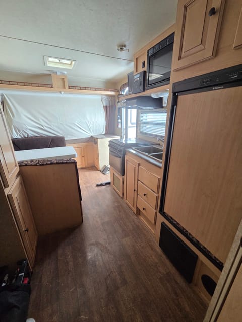 Easy Tow 2011 Rockwood Roo Hybrid – 3 Pop-Out Beds, Full Bath & A/C Towable trailer in Arvada