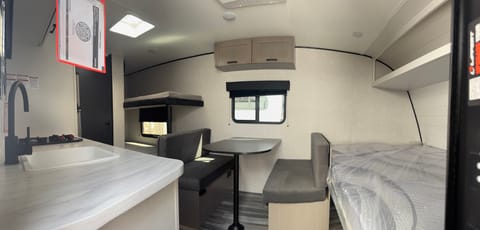 Brand New 2025 Jayco Jay Feather Air! Fun, Easy and Full of Adventure! Towable trailer in Tigard