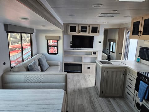 2024 Della Terra 271BH Towable trailer in Joliet