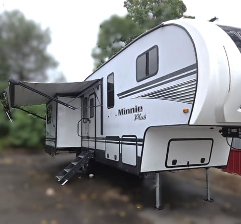 2020 Winnebago Minnie Winnie 29MBH Towable trailer in Kettering