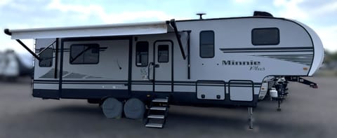 2020 Winnebago Minnie Winnie 29MBH Towable trailer in Kettering