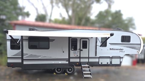 2020 Winnebago Minnie Winnie 29MBH Towable trailer in Kettering