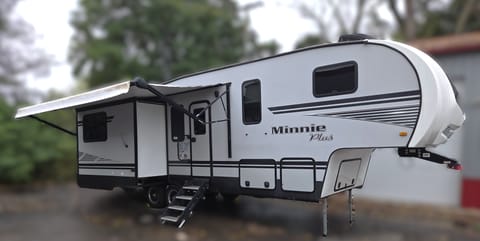 2020 Winnebago Minnie Winnie 29MBH Towable trailer in Kettering