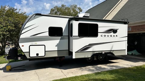 Couples Camper with Excellent Floorplan! Towable trailer in Maryville