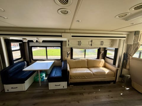 2003 Fleetwood RV Providence 39R Drivable vehicle in Corona