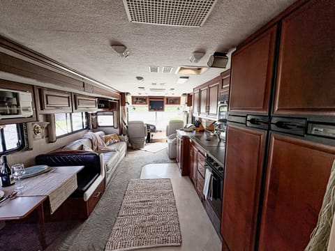 Affordable Luxury Drivable vehicle in Independence