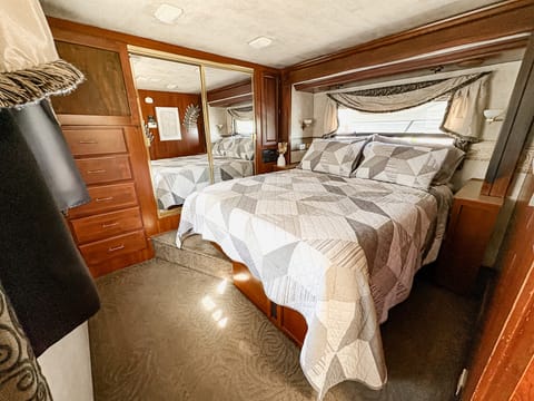 Affordable Luxury Drivable vehicle in Independence