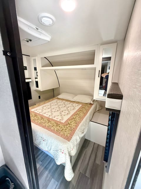 Get Out of Town 2025 Jayco Jay Flight 284BHS Towable trailer in Schertz