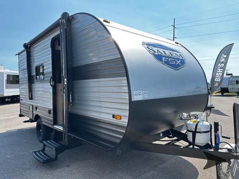 2025 FOREST RIVER SALEM FSX 174BHLE **BRAND NEW** Towable trailer in Fort Wayne