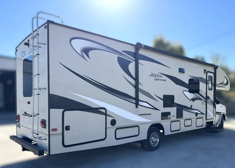 2015 Jayco Greyhawk Drivable vehicle in Kettering
