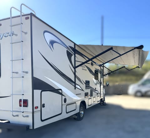 2015 Jayco Greyhawk Drivable vehicle in Kettering