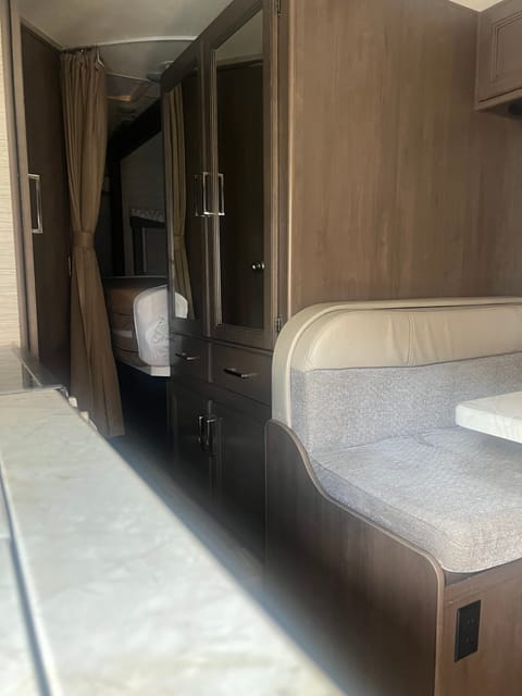 2021 Thor Freedom Elite Drivable vehicle in Lago Vista