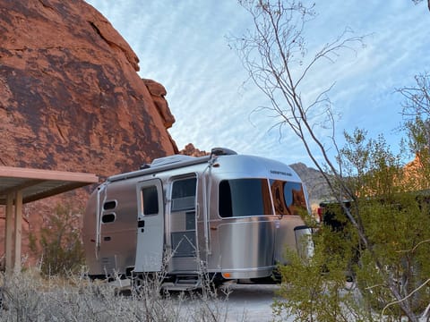 New Port Beach: Airstream 19ft Sleep 4 Towable trailer in Diamond Bar