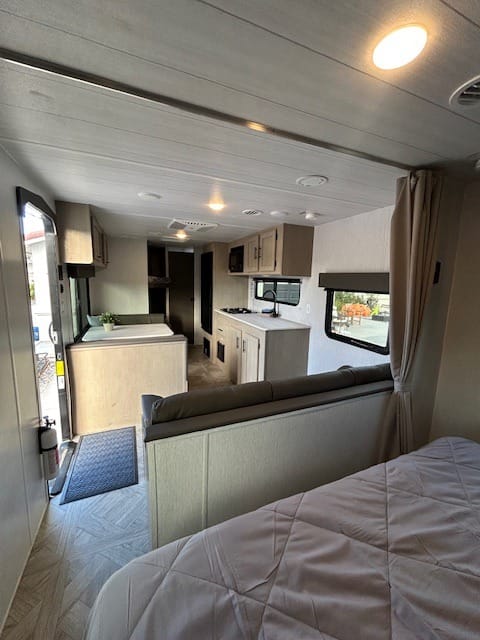 2024 Salem Sleeps 8 With Bunk Beds & Solar! Towable trailer in Hesperia