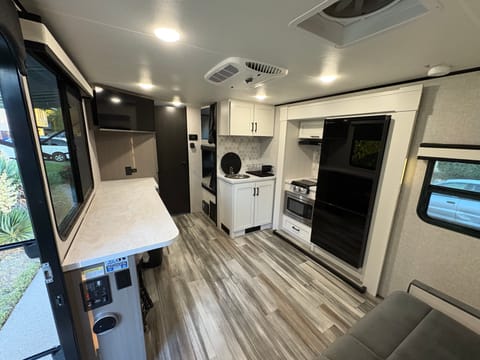 New! 2025 Jayco Jay Feather Air 18MBH Towable trailer in Elk Grove
