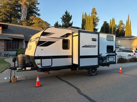 New! 2025 Jayco Jay Feather Air 18MBH Towable trailer in Elk Grove
