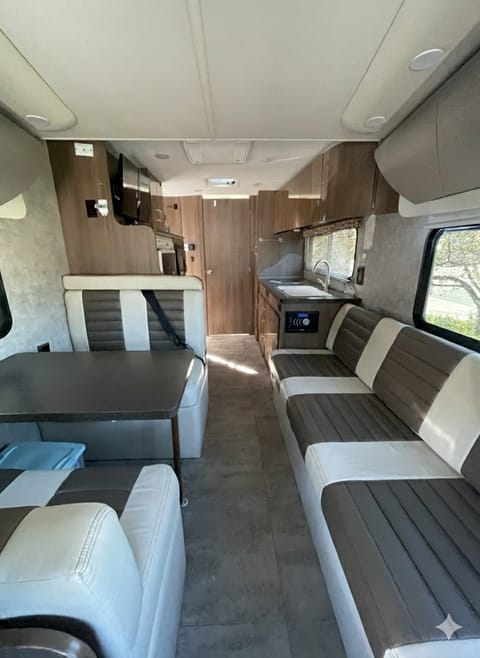 2015 Winnebago Trend 23B Drivable vehicle in Eugene