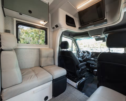 2026 Ekko 23 B AWD - Interior 