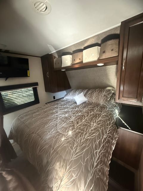 Cozy family getaway trailer Towable trailer in Riverside