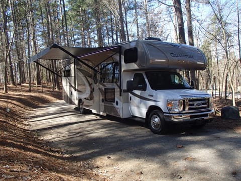 With One touch Automatic Leveling and One Touch Awning, you will be setup in your campsite in no time!!