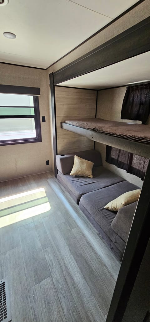 Prime Traveling Towable trailer in Rancho Cucamonga