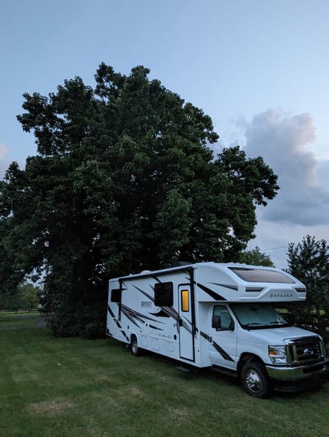 Entegra Odyssey 31F - Sleeps 10, Bunkhouse, Delivery/Setup Available Drivable vehicle in Florence