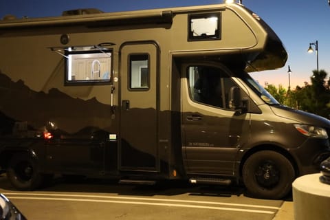 Sunshine Dynamax Isata 3 Drivable vehicle in Riverside