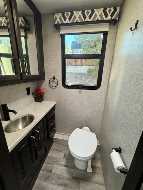 Palm Canyon Coach | Pet Friendly | Sleeps 8 | Delivery Drivable vehicle in Riverside