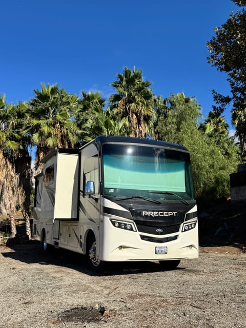 Palm Canyon Coach | Pet Friendly | Sleeps 8 | Delivery Drivable vehicle in Riverside