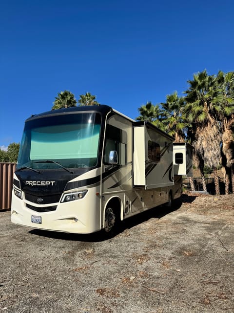 Palm Canyon Coach | Pet Friendly | Sleeps 8 | Delivery Drivable vehicle in Riverside