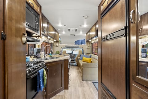 Lassen Four Winds | FREE 50GB STARLINK WIFI | Sacramento Drivable vehicle in Rancho Cordova