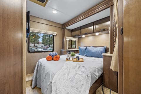 Lassen Four Winds | FREE 50GB STARLINK WIFI | Sacramento Drivable vehicle in Rancho Cordova