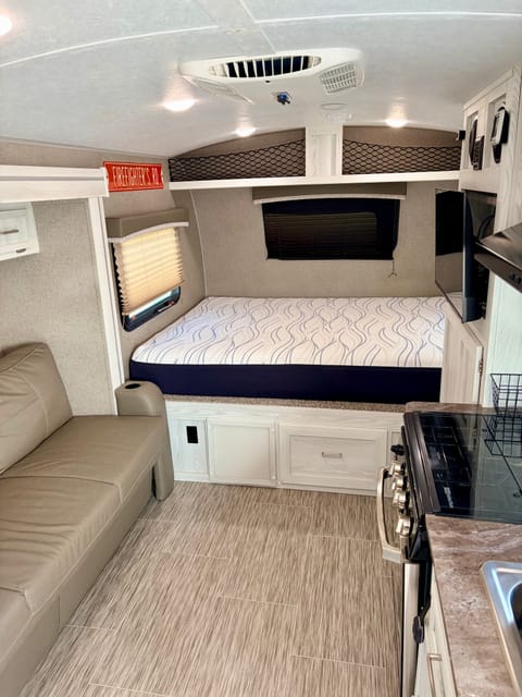 2020 Rockwood GeoPro 20’ with Slide Out, Easy Tow Towable trailer in Citrus Heights